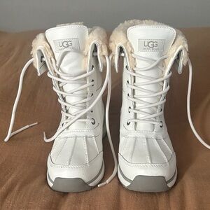UGG Women's Cream Winter Boots